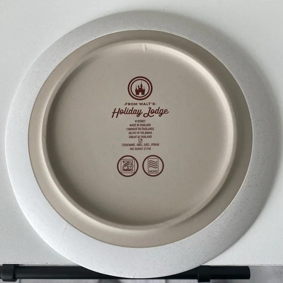 Disney Parks Walt’s Holiday Lodge Collection set of 4 salad plates - Picture 11 of 11